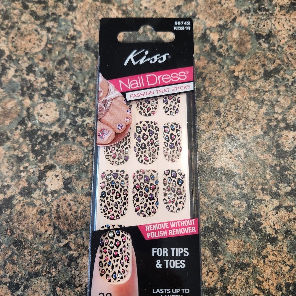 Kiss Nail Dress  stick on Nail polish with Rhinestones